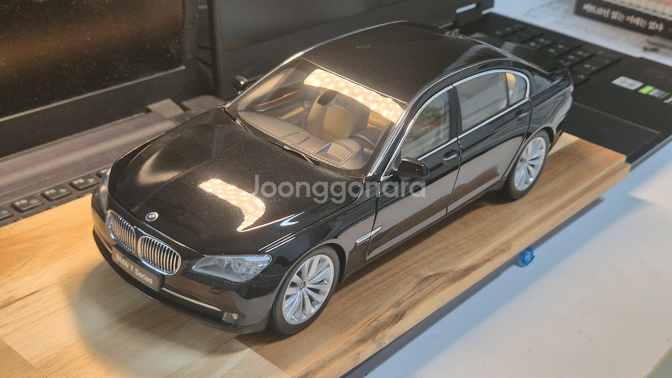 1:18 교쇼 7시리지F02 블랙 다이캐스트 팝니다.--0