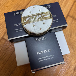 디올 홀리데이 포에버 쿠션 케이스 한정판 새제품