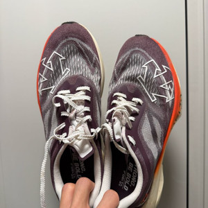 데상트 델타프로 EXP V2 카본화