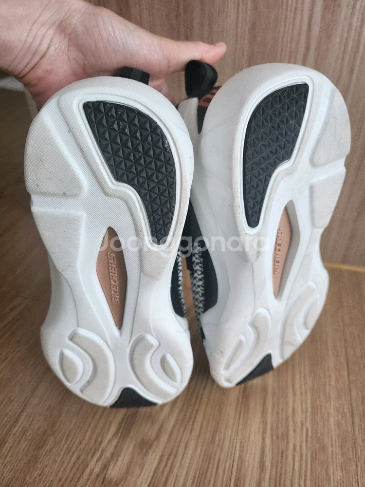 스케쳐스 운동화 스니커즈 225--3