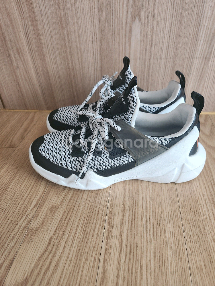 스케쳐스 운동화 스니커즈 225--1