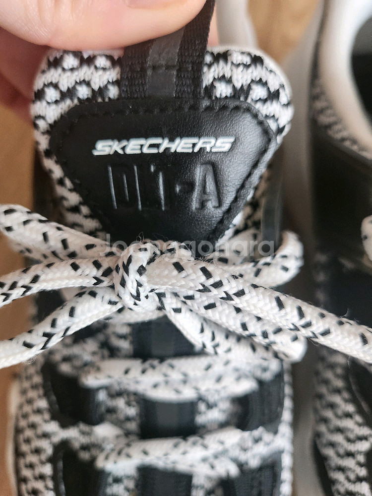 스케쳐스 운동화 스니커즈 225--6