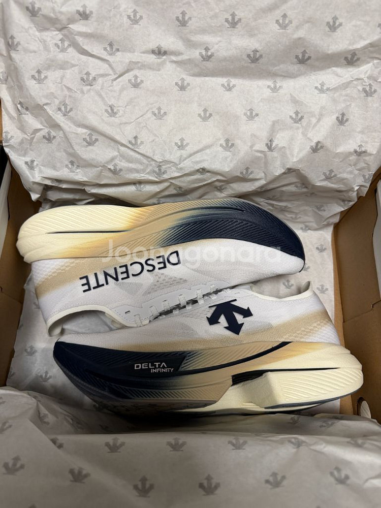 데상트 델타프로 EXP V3 런닝화 새상품--0