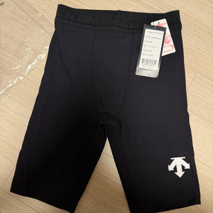 데상트 러닝 하프타이즈