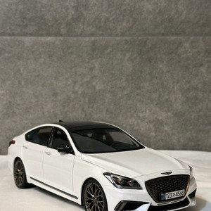 1:18 미크 G80스포츠 화이트 다이캐스트 팝니다.