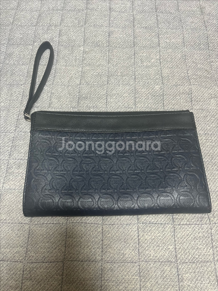 살바토레 페레가모 간치니 트래블 엠보스드 남성 클러치백--0