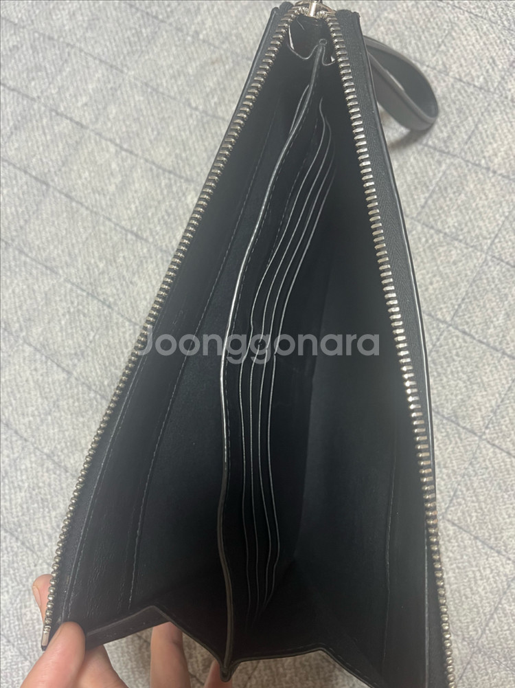 살바토레 페레가모 간치니 트래블 엠보스드 남성 클러치백--2