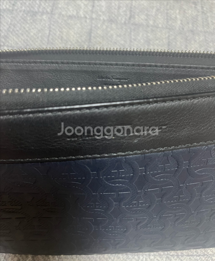 살바토레 페레가모 간치니 트래블 엠보스드 남성 클러치백--3