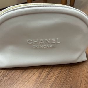 샤넬 코스메틱 화이트 파우치