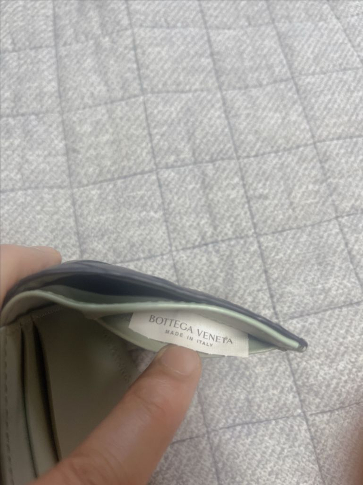 보테가베네타 인트레치아토 플랩 투톤 카드지갑 스페이스/--6