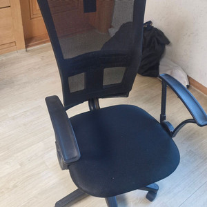 높낮이 조절되는 의자 입니다. 무료 나눔 합니다.