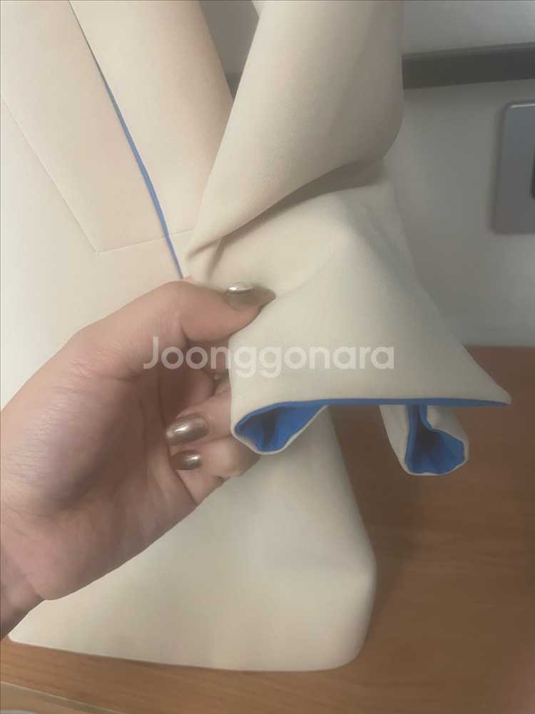 온앤온 라이트 베이지 자켓 66사이즈 롱자켓--2