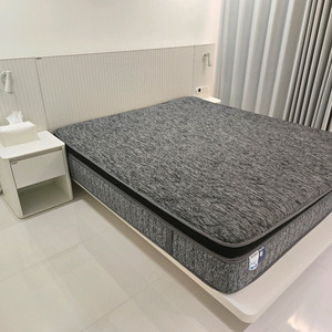 퀸 사이즈 침대 프레임