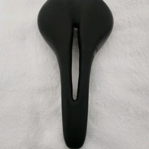 스페셜라이즈드 스캇 셀레 자전거 안장 팝니다