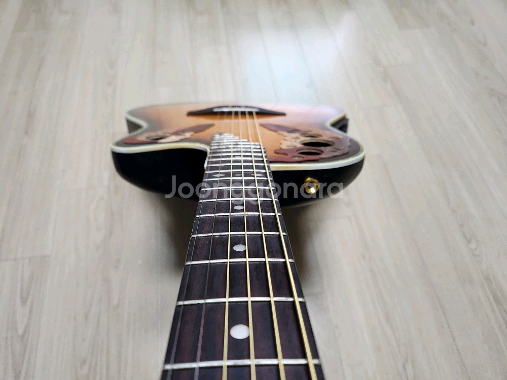 오베이션 수제 기타 판매 합니다.--4