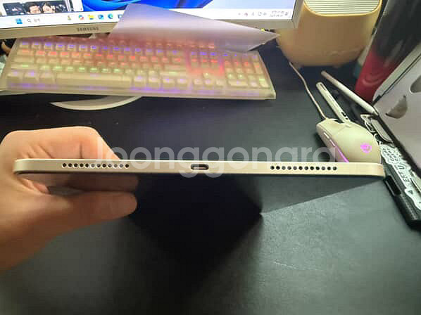 아이패드 에어 5세대 64GB 와이파이 판매합니다--12