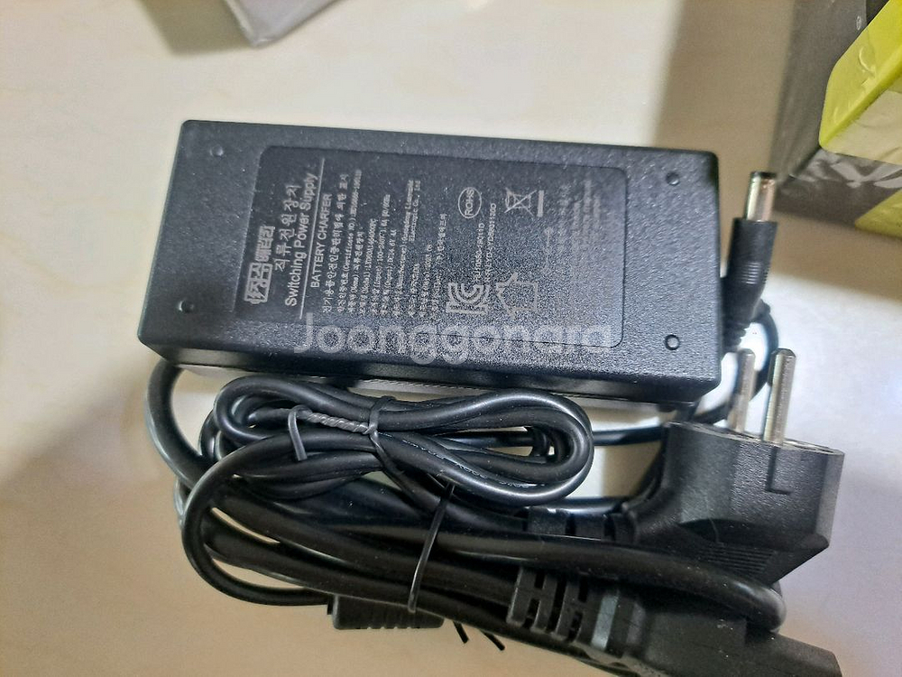 장수배터리 인산철 12V 20Ah 배터리 + 충전기 세트 판매합니다--2