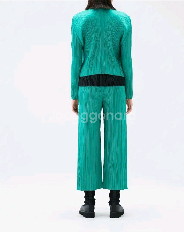 이세이미야케 플리츠플리즈 가디건 11월 먼슬리 가디건 블랙 3사이즈--8