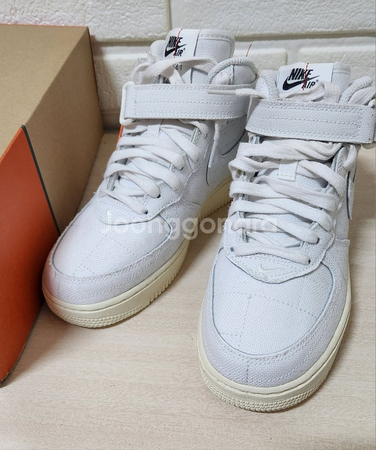 새상품) 235 나이키 에어포스1 07 미드 LX--0