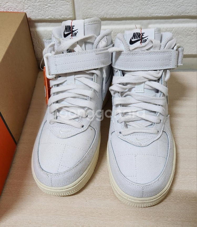 새상품) 235 나이키 에어포스1 07 미드 LX--1