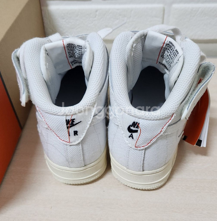 새상품) 235 나이키 에어포스1 07 미드 LX--2