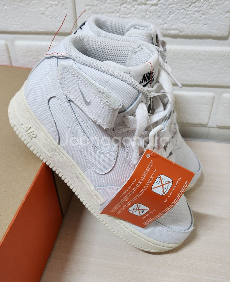 새상품) 235 나이키 에어포스1 07 미드 LX--3