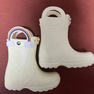 크록스 레인부츠 J1 무지개 장식+연노랑색상