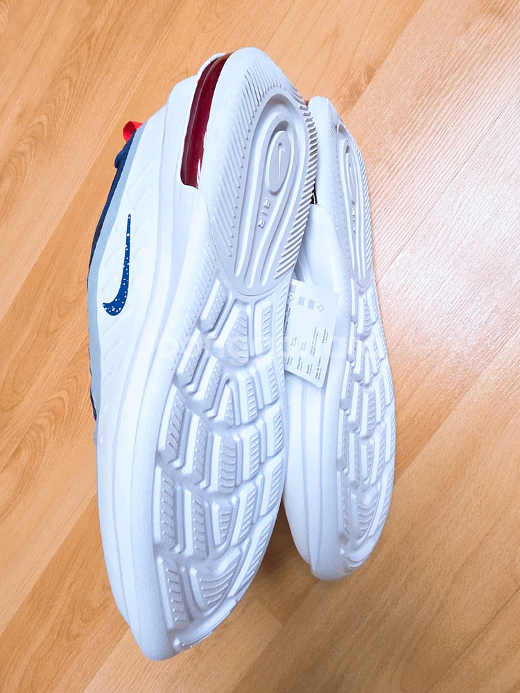 나이키 에어맥스 엑시즈 운동화--3