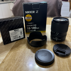니콘 18-140mm 렌즈