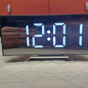 [택배비포함] 미러 LED 디지털 시계 새상품