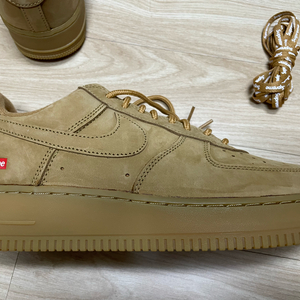 나이키 에어포스1 로우 슈프림 콜라보 슈된포