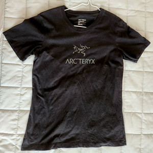 아크테릭스 반팔 티셔츠