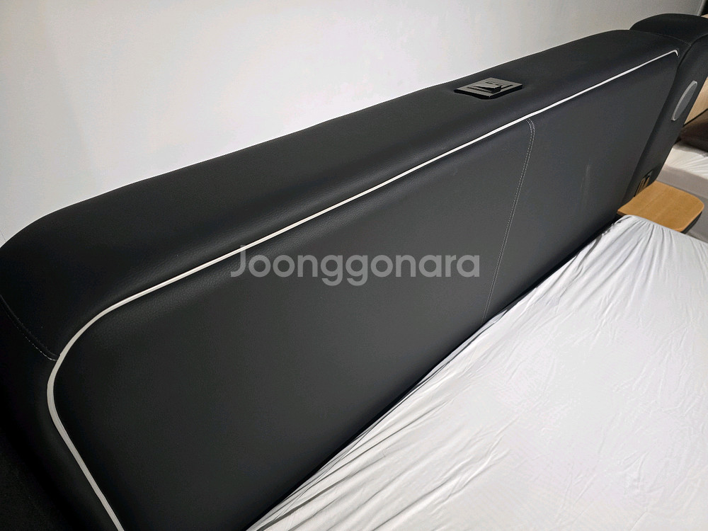 이쁜 디자인의 블랙침대 K/Q. 새제품.--2