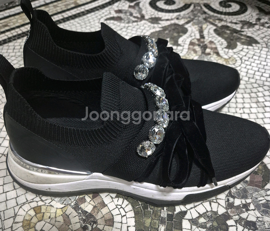 슈콤마보니 뉴넬라 스니커즈 블랙 260--2