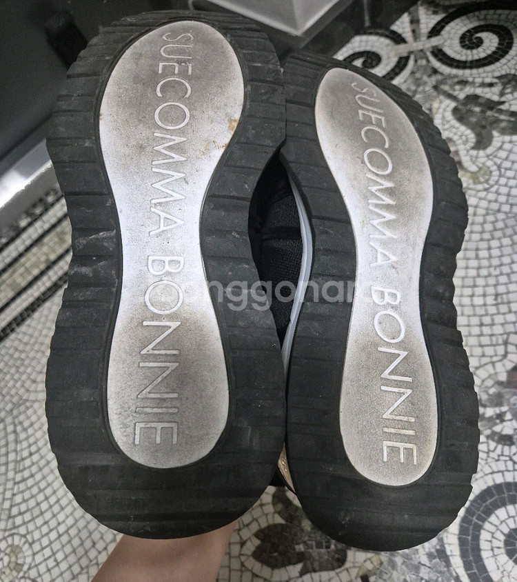 슈콤마보니 뉴넬라 스니커즈 블랙 260--5