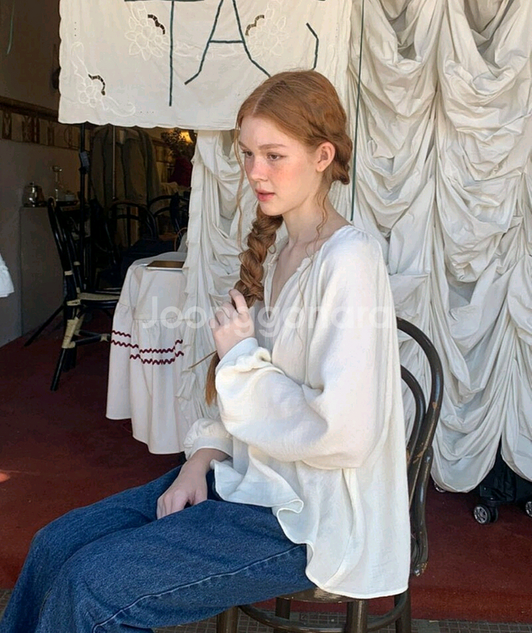 드멜리 제인 셔링 블라우스 [새상품]--1