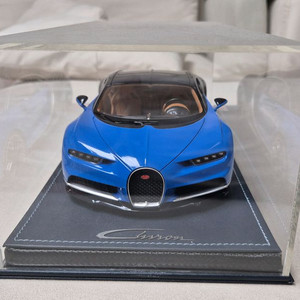 1:18 MR 부가티 시론 블루 블랙 다이캐스트 팝니다.