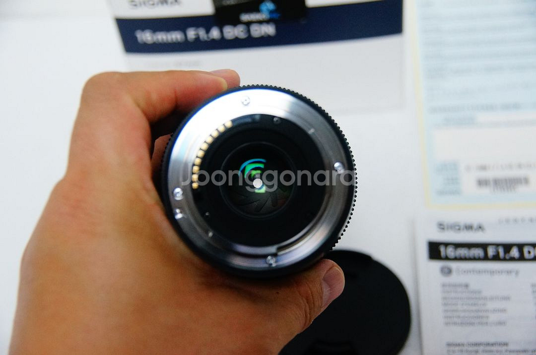 [소니용] 시그마 16mm f1.4 광각렌즈 팝니다.--2