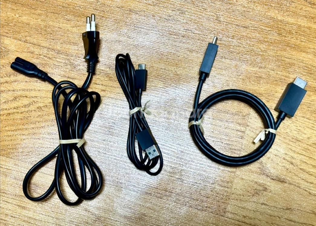 PS5 디스크 에디션. 구성품 다 있어요--2