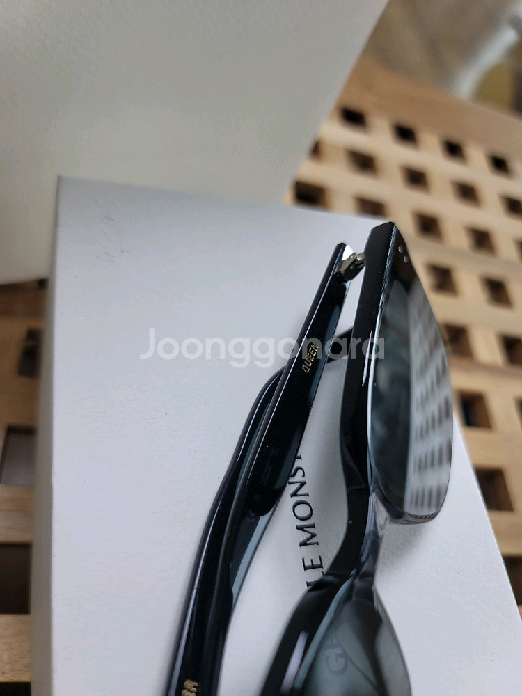 젠틀몬스터 퀸 선글라스 새상품급 판매합니다--2