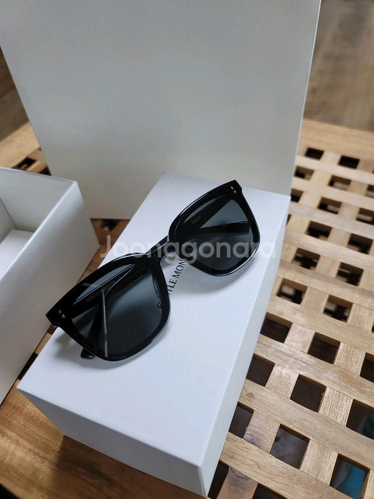 젠틀몬스터 퀸 선글라스 새상품급 판매합니다--1