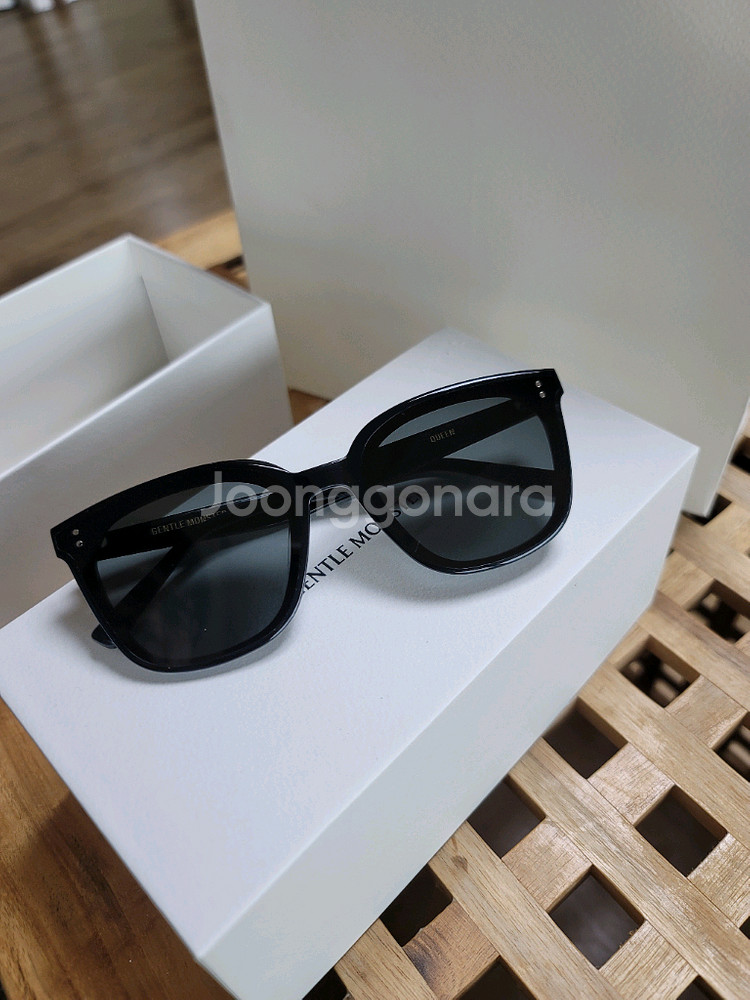 젠틀몬스터 퀸 선글라스 새상품급 판매합니다--0