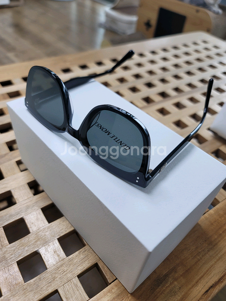 젠틀몬스터 퀸 선글라스 새상품급 판매합니다--7