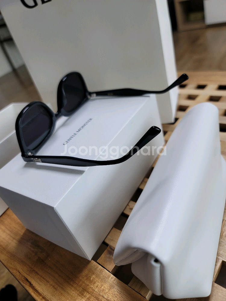 젠틀몬스터 퀸 선글라스 새상품급 판매합니다--4