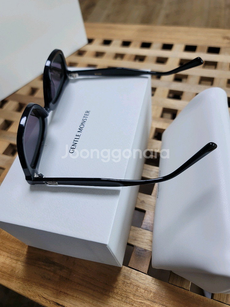 젠틀몬스터 퀸 선글라스 새상품급 판매합니다--6