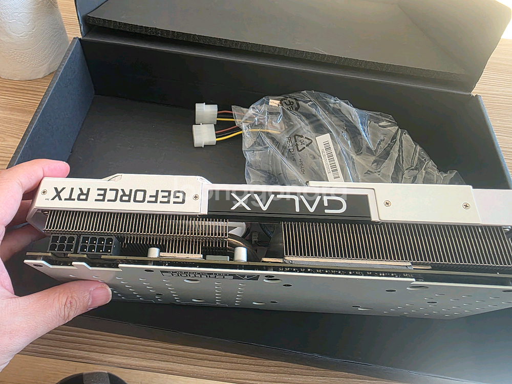 GALAX RTX2060 SUPER 화이트 그래픽카드--4