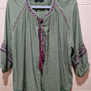 숲 블라우스 판매합니다