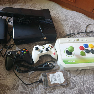 xbox360s 1.32테라 키넥트 3인셋팝니다