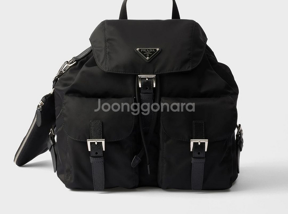 프라다 나일론 백팩 미듐 사이즈--0