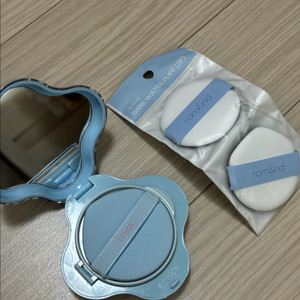 에뛰드 클라우드 필터 쿠션 포슬린 19호 본품/롬앤 베어 워터 퍼프 2개